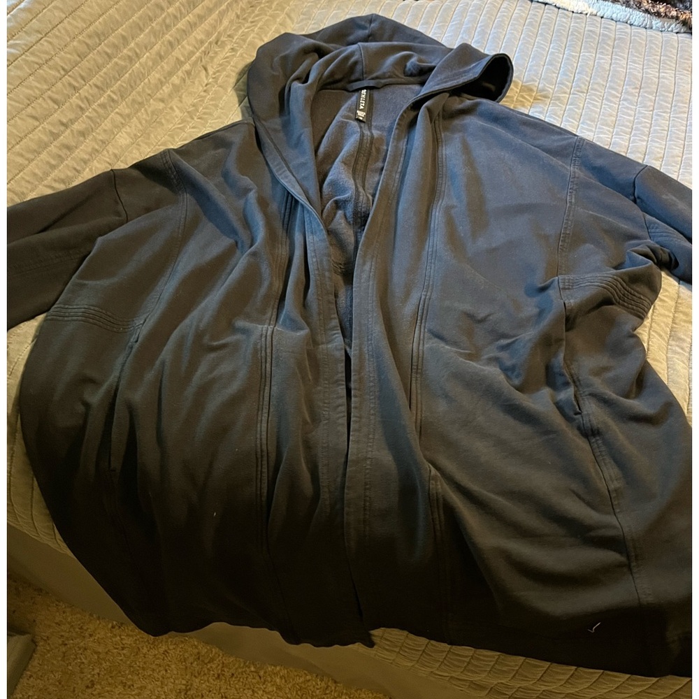 Athleta pranayama wrap. Black. Some wear.